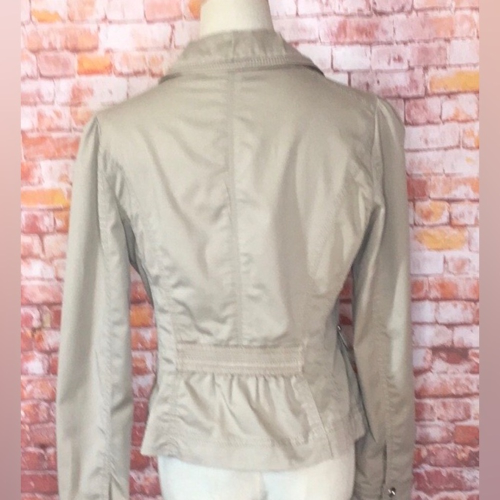 White House Black Market Tan
Tailored Cropped Button-Front Jacket - Picture 7 of 10